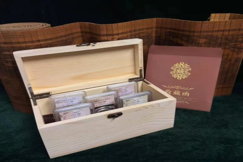 一位来住湖南省湘潭市的饶老师，有一些藏品和老物件，急需出手，有意者联系，价格好商量。