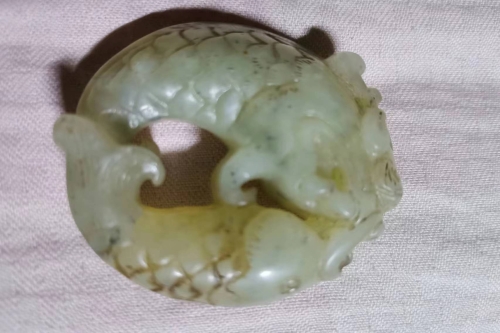 一位来自黑龙江的孟老师，有一些藏品和老物件，急需出手，有意者联系，价格好商量。 