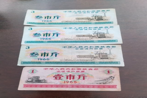 一位来自山东省聊城市的杨老师，有一些藏品和老物件，急需出手，有意者联系，价格好商量。