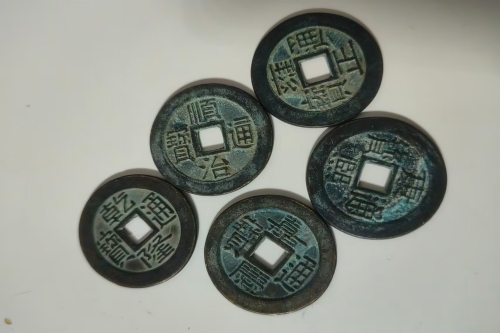 一位来自青海省海南藏族自治州的张老师，有一些藏品和老物件，急需出手，有意者联系，价格好商量。