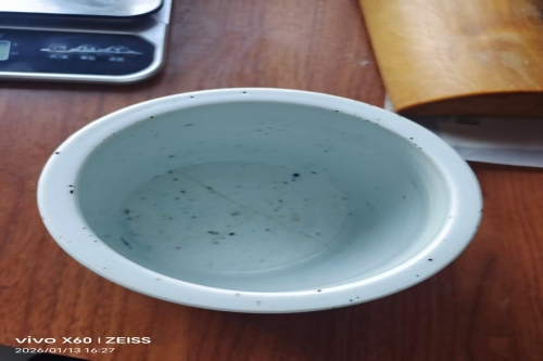 一位来自内蒙古锡林浩特市的萨老师，有一些藏品和老物件，急需出手，有意者联系，价格好商量。