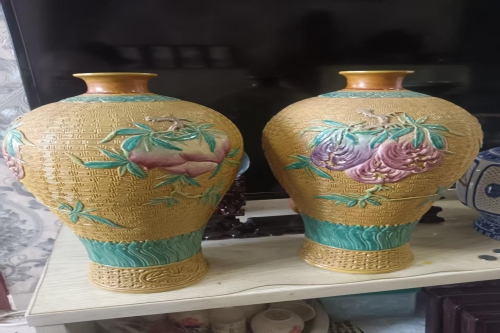 一位来住北京石景山区的节老师，有一些藏品和老物件，急需出手，有意者联系，价格好商量。