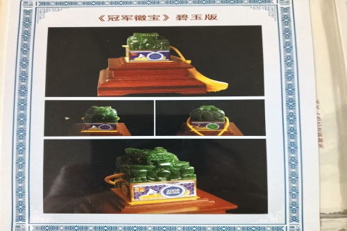 一位来自云南省的陶老师，有一些藏品和老物件，急需出手，有意者联系，价格好商量。 