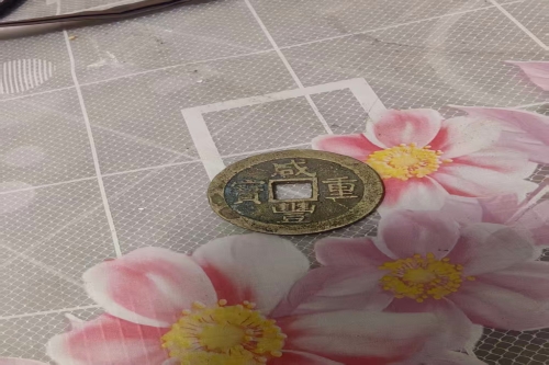 一位来自皖滁卅来安县的王老师，有一些藏品和老物件，急需出手，有意者联系，价格好商量。