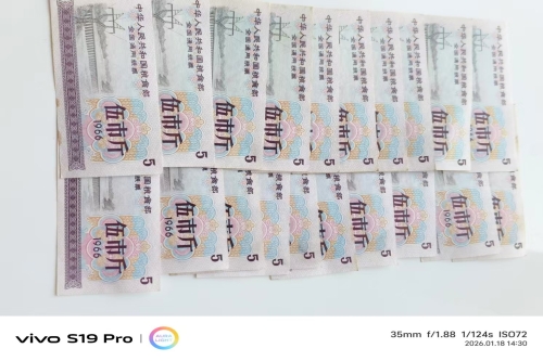 一位来自宁川的王老师，有一些藏品和老物件，急需出手，有意者联系，价格好商量。