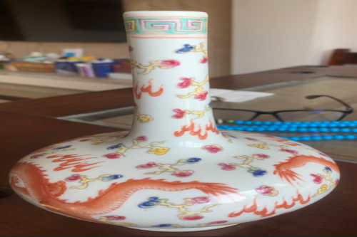 一位来自浙江省的吴老师，有一些藏品和老物件，急需出手，有意者联系，价格好商量。 