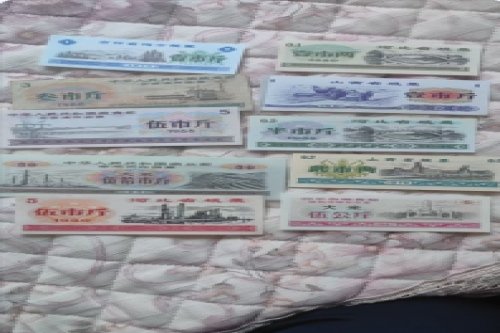 一位来自甘肃省陇南市的林老师，有一些藏品和老物件，急需出手，有意者联系，价格好商量。   