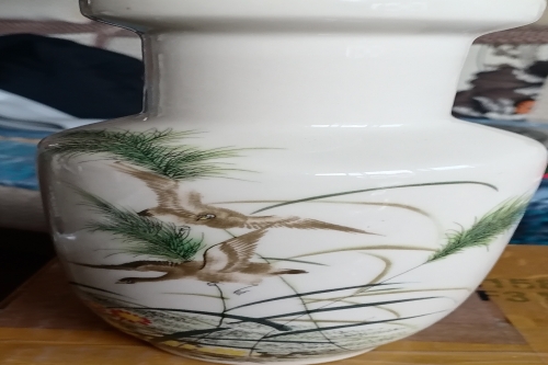 一位来住青海西宁市的唐老师。有一些藏品和老物件，急需出手，有意者联系，价格好商量。