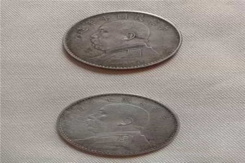 一位来自山东省烟台市的曲老师，有一些藏品和老物件，急需出手，有意者联系，价格好商量。