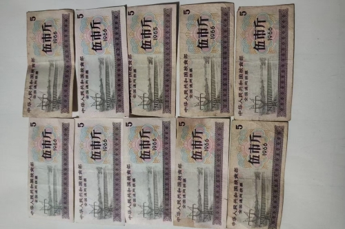 陈老师，有一些藏品和老物件，急需出手，有意者联系，价格好商量。 