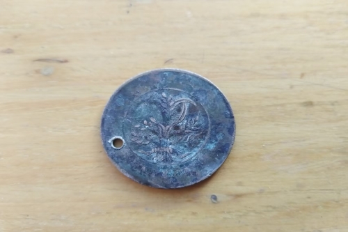 一位来住河北廊坊的刘老师，有一些藏品和老物件，急需出手，有意者联系，价格好商量。