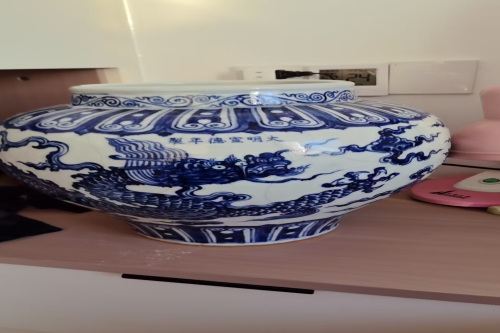 一位来住陕西省汉中市的孙老师，有一些藏品和老物件，急需出手，有意者联系，价格好商量。