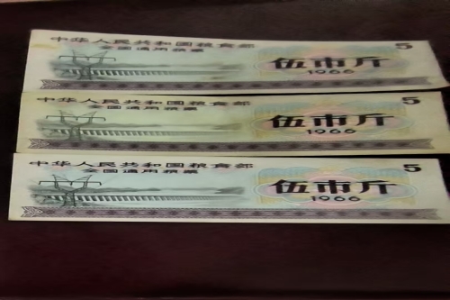 一位来住北京市门头沟区的曹老师，有一些藏品和老物件，急需出手，有意者联系，价格好商量。