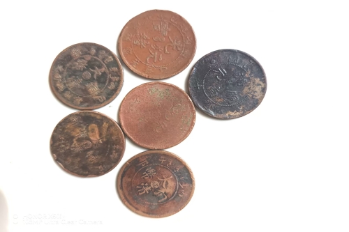 一位来自安徽省铜陵市的查老师，有一些藏品和老物件，急需出手，有意者联系，价格好商量。