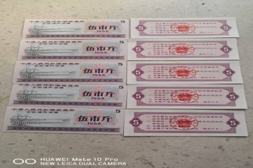 一位来自河北省沧州市的张老师，有一些藏品和老物件，急需出手，有意者联系，价格好商量。