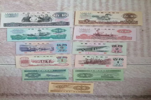 一位来自山东省烟台市的张老师，有一些藏品和老物件，急需出手，有意者联系，价格好商量。