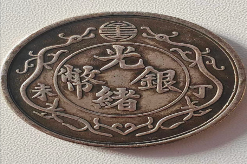 一位来自北京西城区的汤老师，有一些藏品和老物件，急需出手，有意者联系，价格好商量。