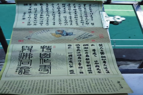 一位来自广东省的郝老师，有一些藏品和老物件，急需出手，有意者联系，价格好商量。