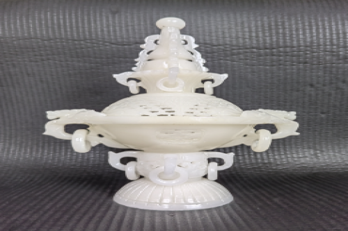 一位来自贵州省贵阳市的杨老师，有一些藏品和老物件，急需出手，有意者联系，价格好商量。