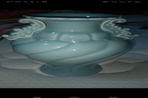 一位来自湖南省湘西土家族的朱老师，有一些藏品和老物件，急需出手，有意者联系，价格好商量。