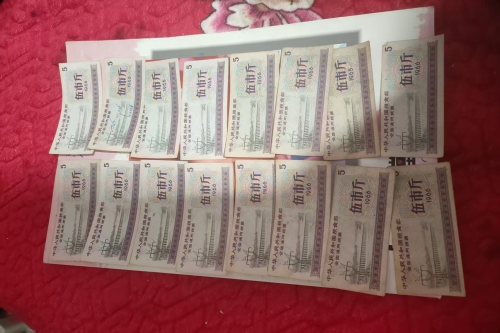 一位来自河北省保定市的马老师，有一些藏品和老物件，急需出手，有意者联系，价格好商量。