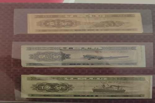 一位来住江苏省无锡市的马老师，有一些藏品和老物件，急需出手，有意者联系，价格好商量。