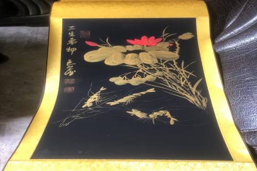 一位来广东省汕头市的潘老师，有一些藏品和老物件，急需出手，有意者联系，价格好商量。