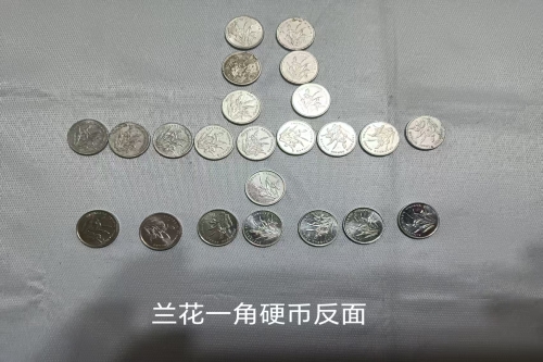 一位来自河北石家庄市的高老师，有一些藏品和老物件，急需出手，有意者联系，价格好商量。