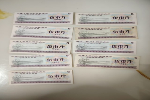 一位来自安微省蚌埠市的沈老师，有一些藏品和老物件，急需出手，有意者联系，价格好商量。