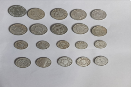 一位来自湖南省常德市的彭老师，有一些藏品和老物件，急需出手，有意者联系，价格好商量。