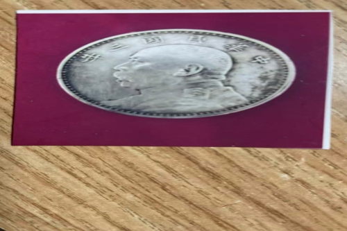 一位来住上海市杨浦区的金老师，有一些藏品和老物件，急需出手，有意者联系，价格好商量。👍