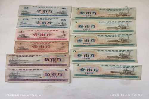 一位来自安徽省的马老师，有一些藏品和老物件，急需出手，有意者联系，价格好商量。