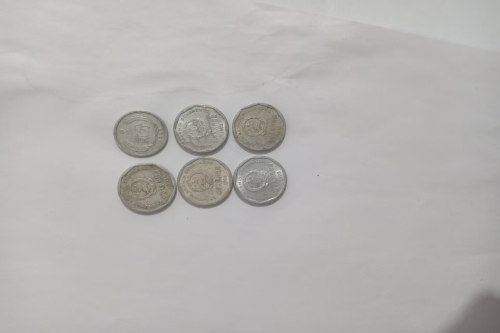 一位来自山东省的杜老师，有一些藏品和老物件，急需出手，有有意者联系，价格好商量。